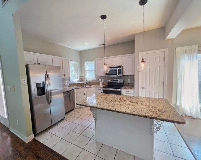 Building Photo - 1090 River Isle Dr
