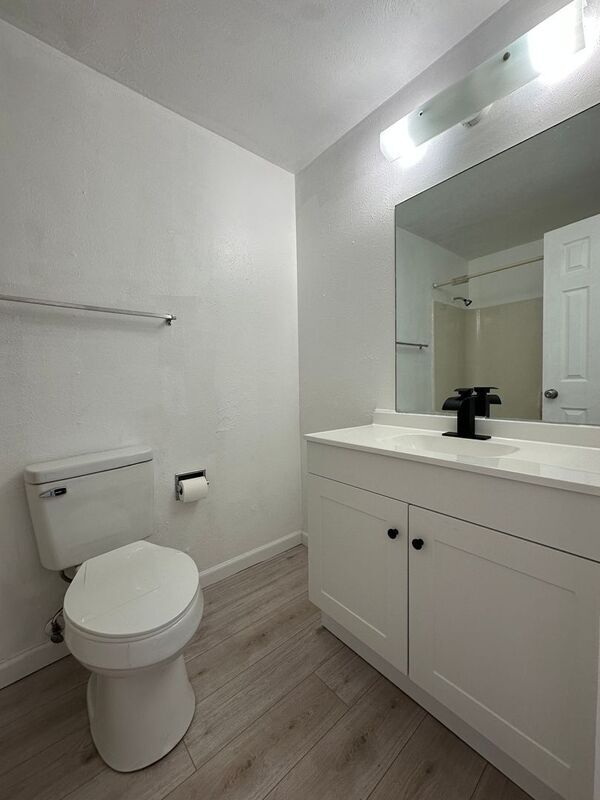 Building Photo - 875 S Quebec St