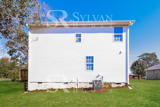 Building Photo - This lovely 3BR, 2.5BA home is move-in ready