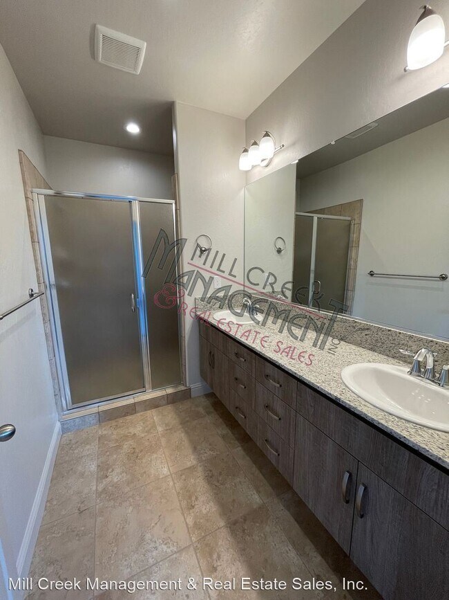 Building Photo - 3 br, 3 bath House - 4444 S. University