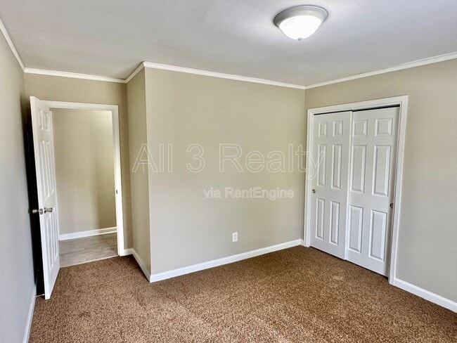 Building Photo - 502 Adler Dr