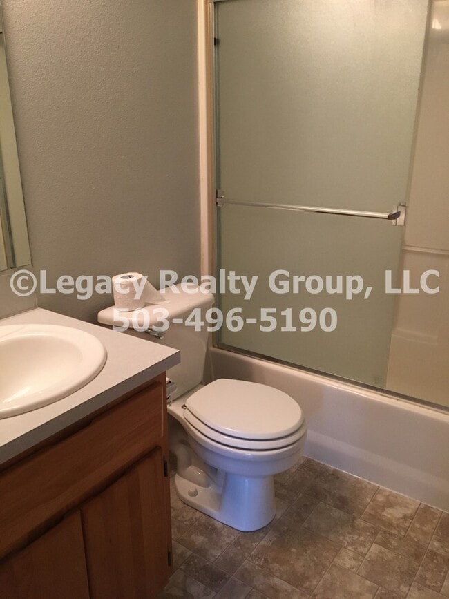 Building Photo - THREI05