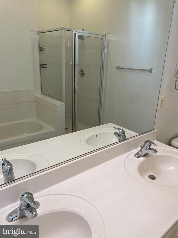 Building Photo - 820 Belmont Bay Dr