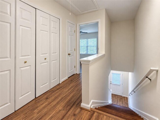 Building Photo - 1503 Cove Creek Cir