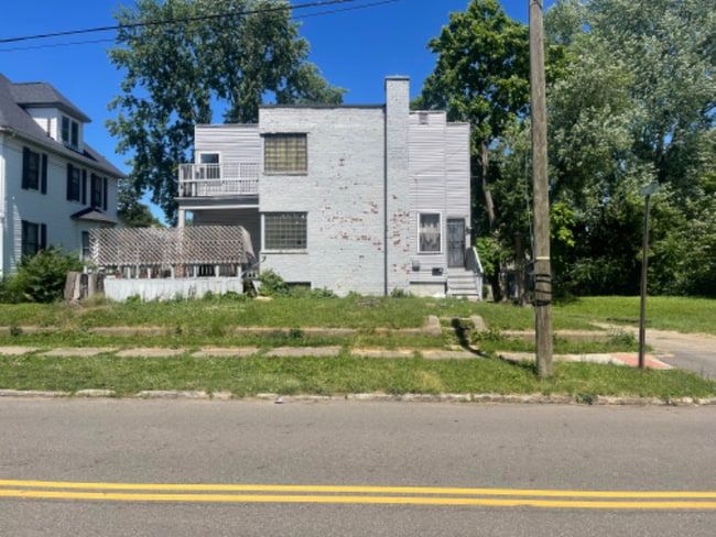 Building Photo - 1532 Woodland Ave NW