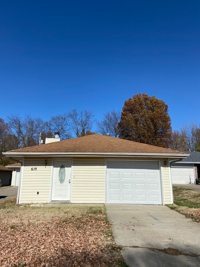 Building Photo - 619 W Edgewood St