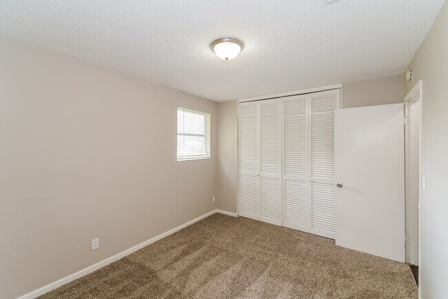 Building Photo - 5038 Locksley Ave