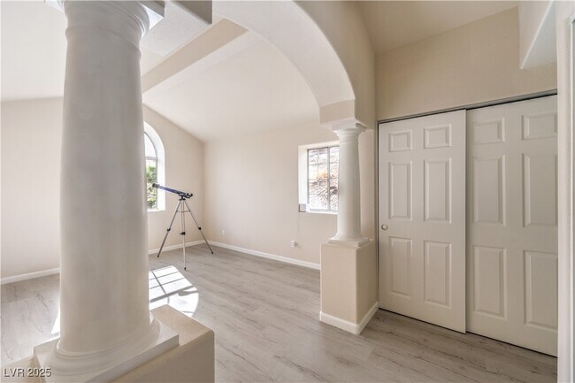 Building Photo - 337 Seine Way