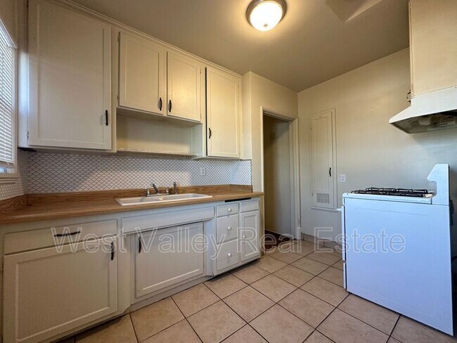 Building Photo - 116 Franklin Ave