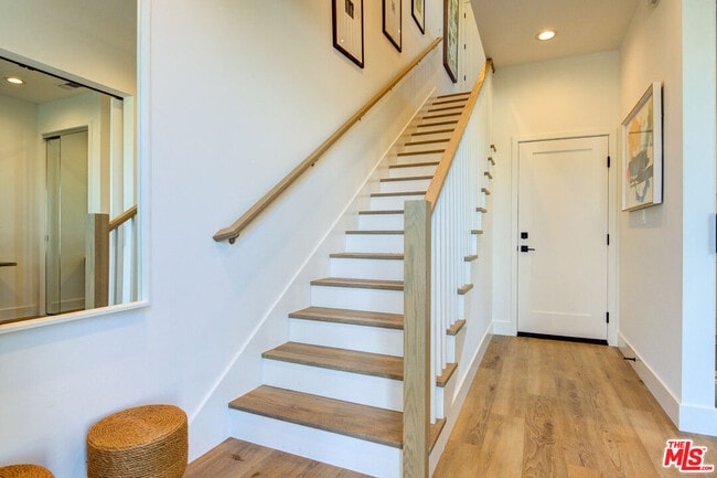 Building Photo - 6018 1/2-6018 1/2 Comey Ave