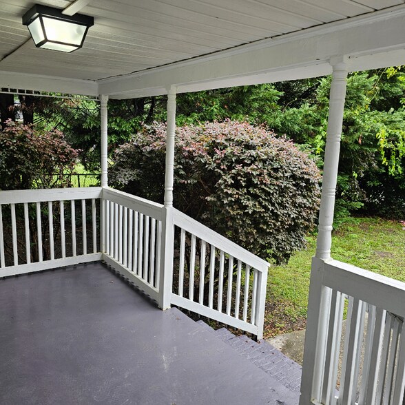 Building Photo - 1335 Victory St