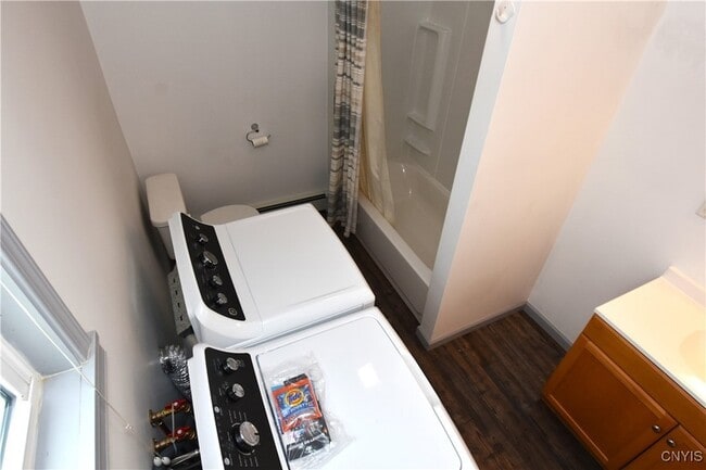 Building Photo - 137 Genesee St