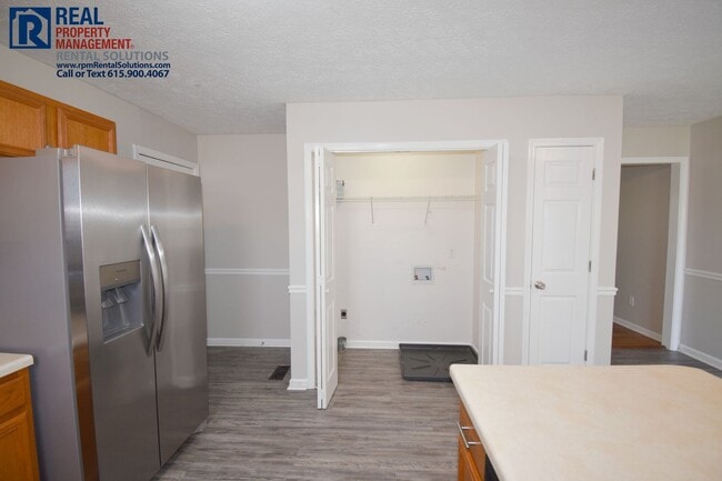 Building Photo - Adorable 3BR/2BA, attached 2 car garage in N. Murfreesboro on a corner lot!