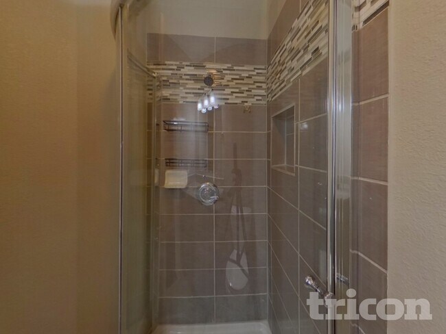 Building Photo - 4021 Chinaberry Dr