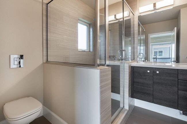 Building Photo - Welcome Home Modern Townhome in the heart of Freemont