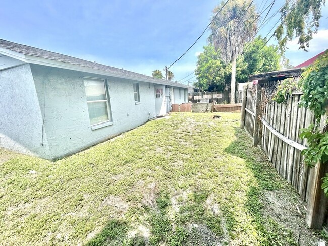 Building Photo - 5723-5725 9th Street Circle East