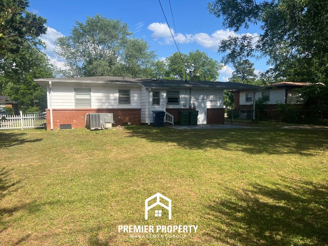 Building Photo - Charming 3BR/1.5BA in West Huntsville | Hardwood Floors Throughout & Fenced Yard