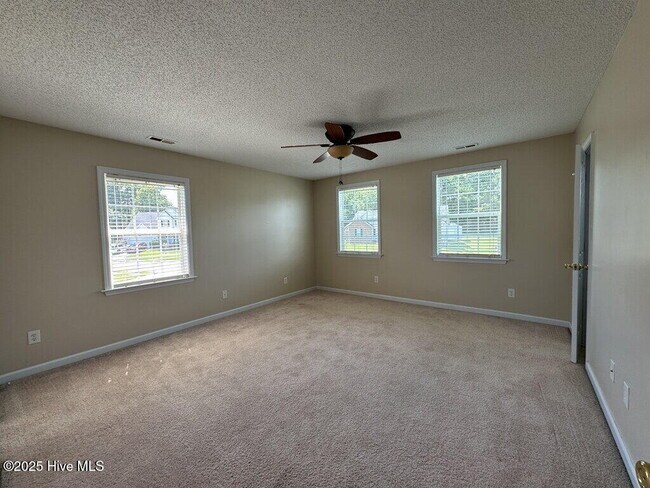 Building Photo - 408 Southbridge Dr