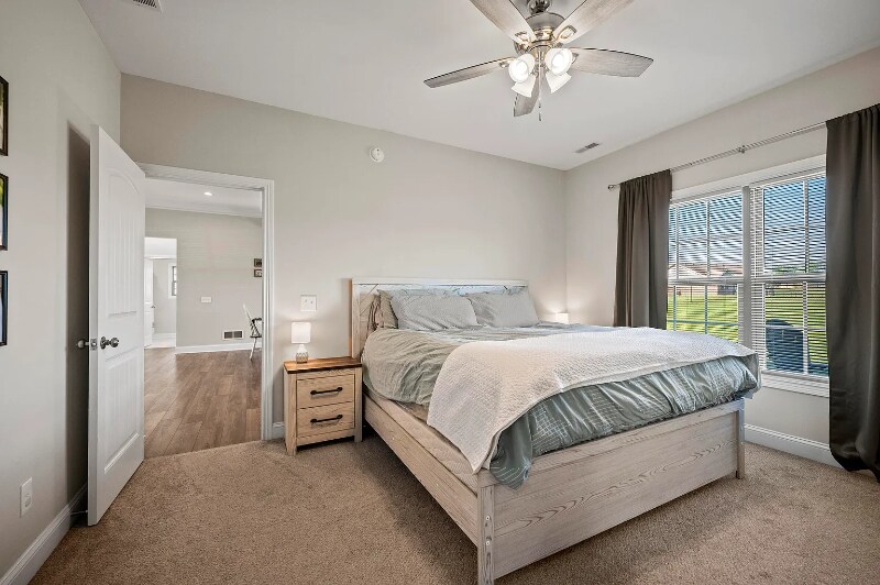 Building Photo - 547 Southern Cross Dr