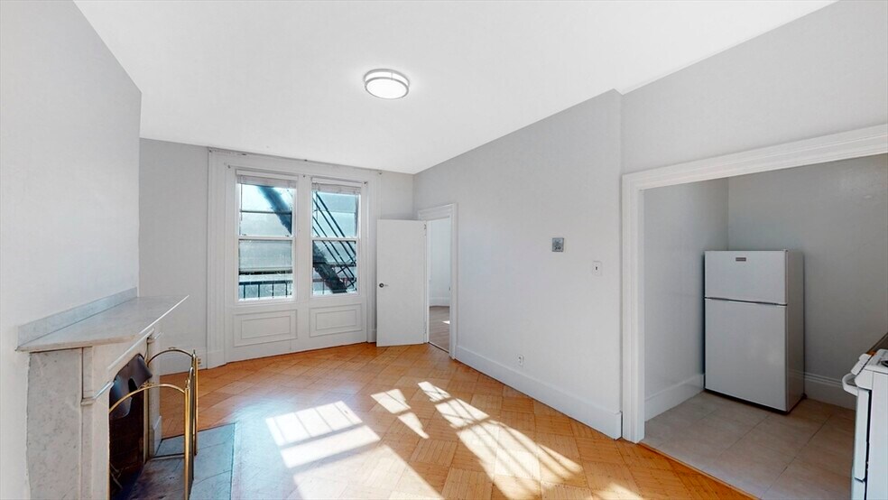 Primary Photo - 396 Beacon St