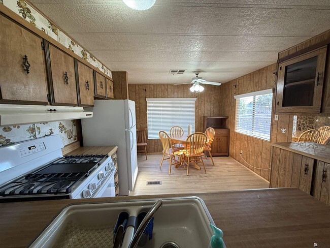 Building Photo - 9384 E Ranch Dr