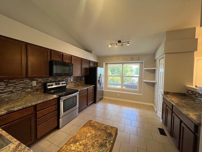 Building Photo - Beautiful 4 bedroom ranch style home avail...