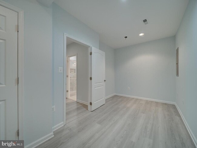 Building Photo - 43320 Barnstead Dr