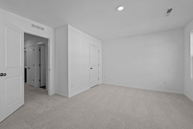 Building Photo - Gorgeous New Construction!  Updated Kitche...