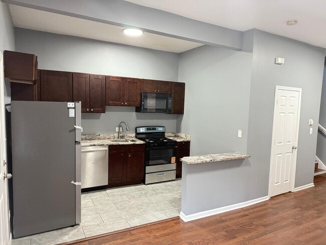 Building Photo - 1348 S Fairfield Ave