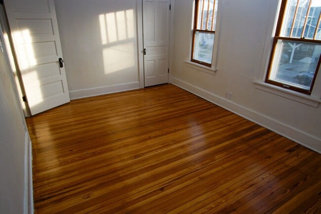 Building Photo - 3 Bedroom Spacious Kenosha Townhouse