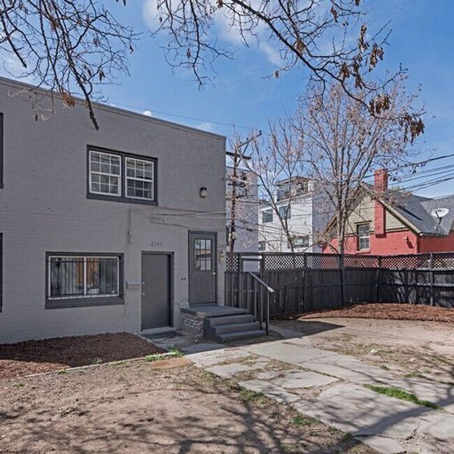 Building Photo - One Bed and One Bathroom Units Available