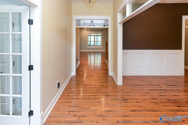 Building Photo - 305 Walden Glen Ct