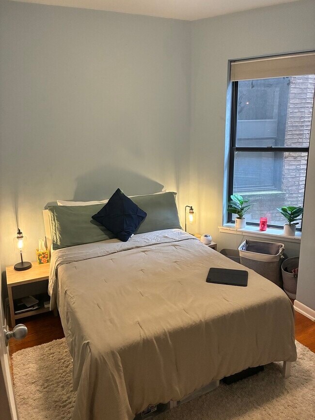 Building Photo - 902 W Grace St