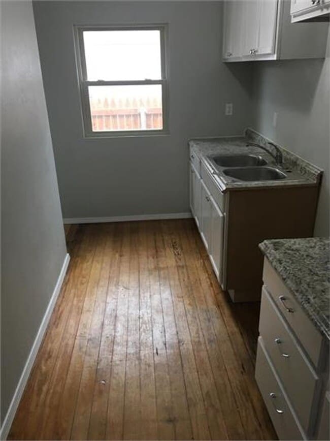 Building Photo - Large Canyon Home