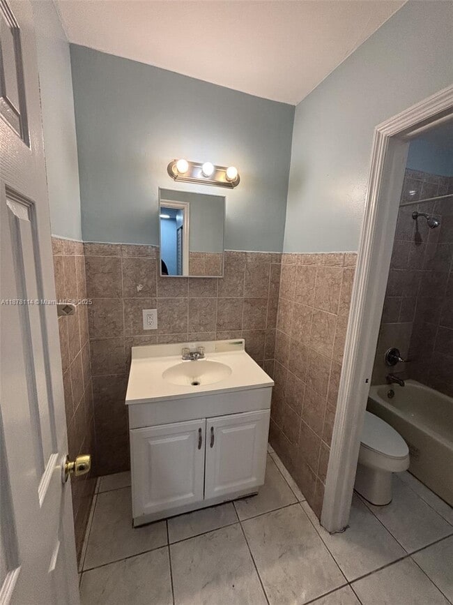 Building Photo - 384 NW 93rd St