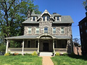 Building Photo - West Mt Airy