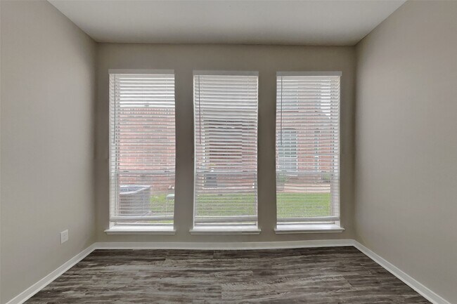 Building Photo - 19034 Village Maple Ct