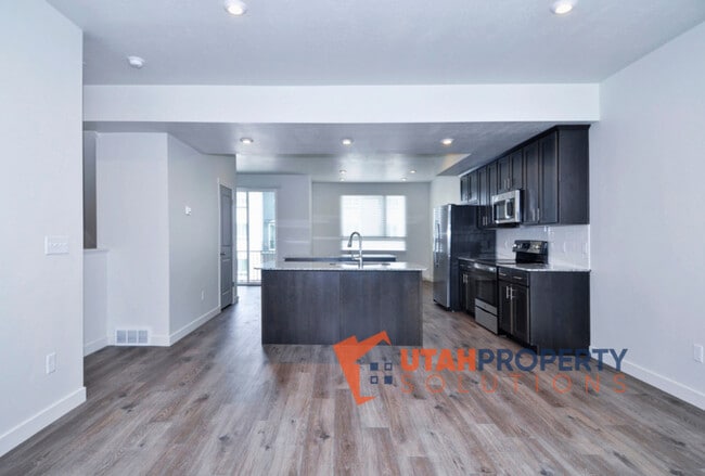 Building Photo - 1042 W 430 S