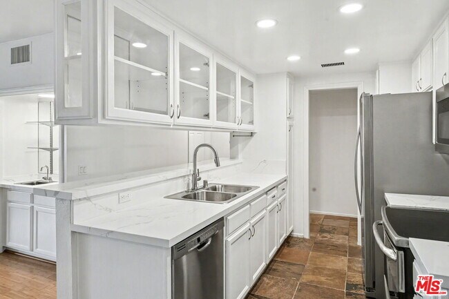 Building Photo - 521 Montana Ave