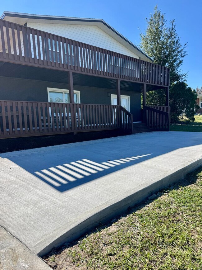 Primary Photo - Fully Furnished Down Town Clermont Short T...