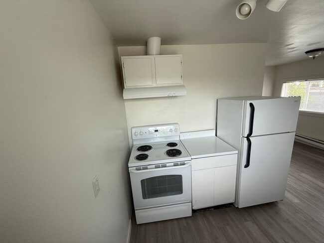 Building Photo - N31 A-C