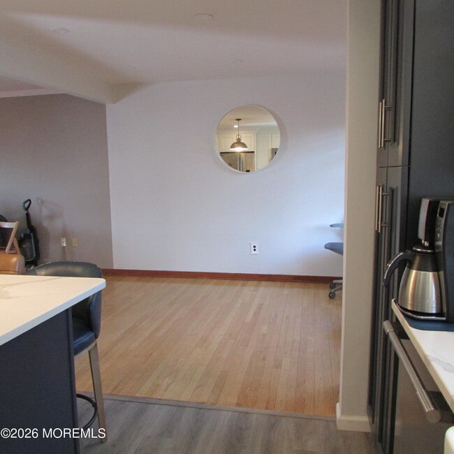 Building Photo - 31 Pine St