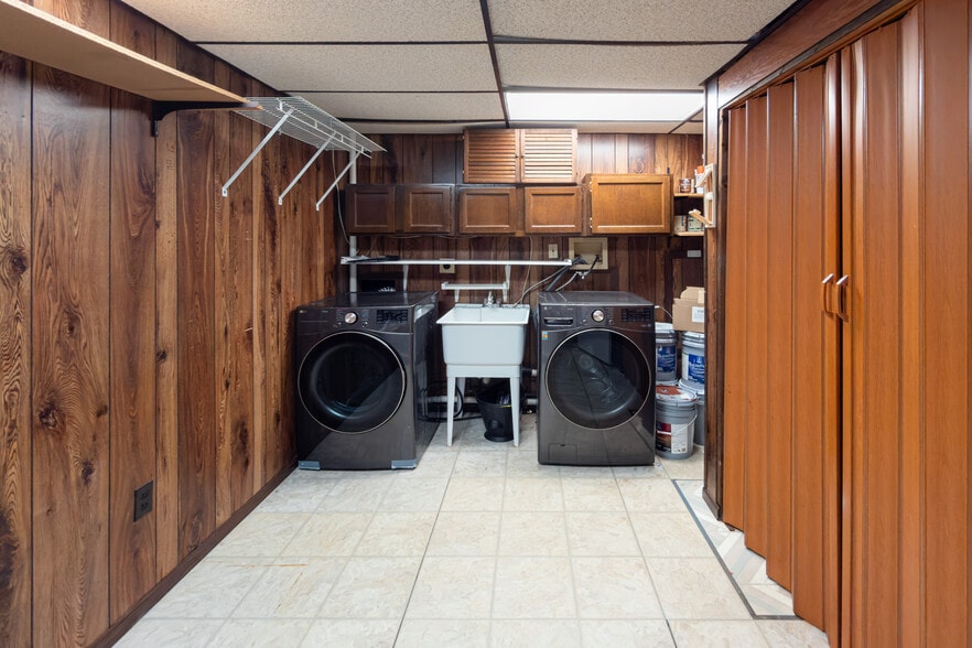 Building Photo - 3979 Burning Bush Ct