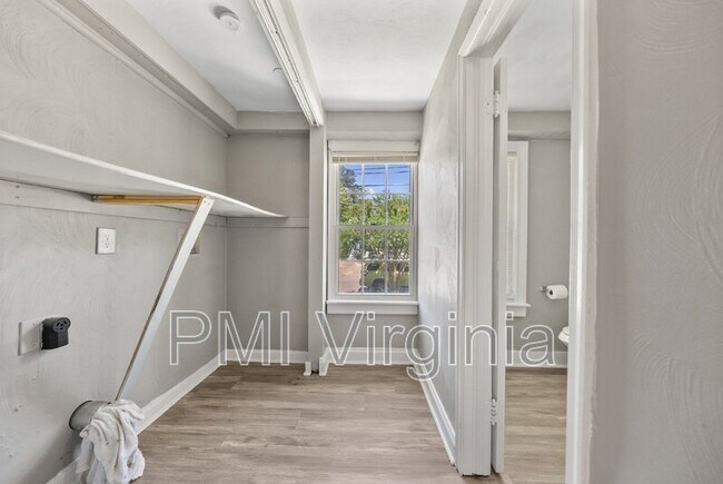 Building Photo - 259 A View Ave