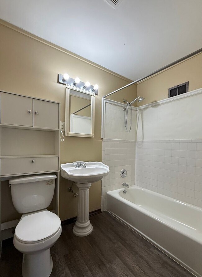 Building Photo - Spacious 4 Bedroom Home + Garage, Fenced Backyard & Bonus Lower Level