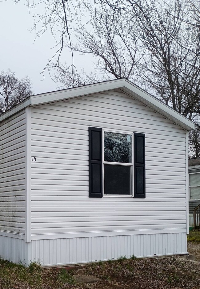 Building Photo - 15 Oak Terrace