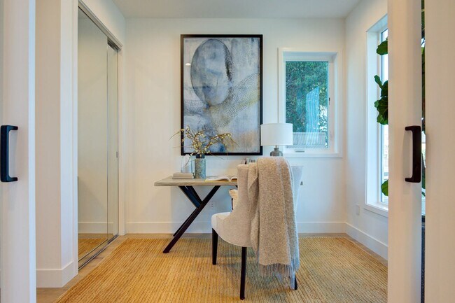 Building Photo - Fantastic 2 Story Farm House style Home with 4 Bedrooms and 3 Baths in Mid City area