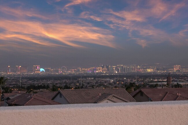 Building Photo - Luxury Dream Home with Unmatched Views and Resort-Style Amenities