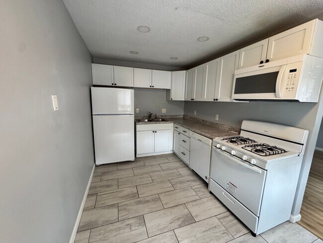 Building Photo - 3234 Heatherton Dr