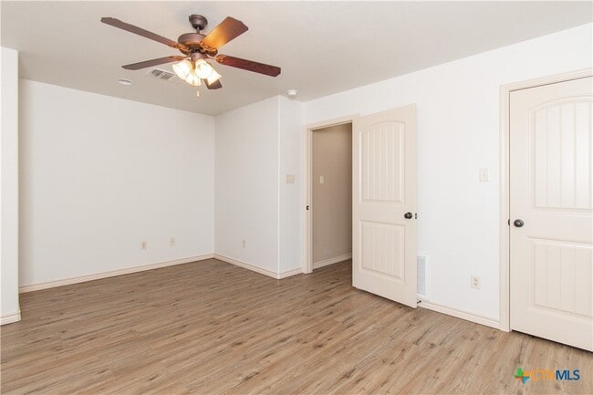 Building Photo - 1020 Woodland Bend Cir